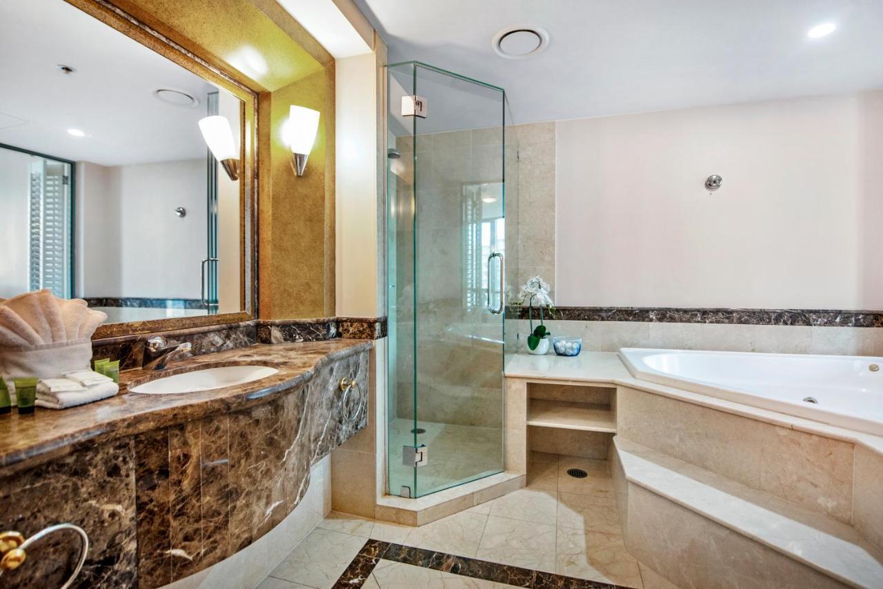 Legends 1 Bedroom Spa Suite - We Accommodate Gold Coast Esterno foto