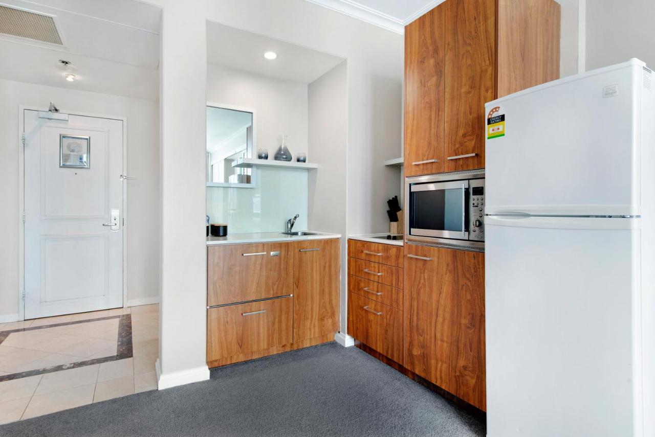 Legends 1 Bedroom Spa Suite - We Accommodate Gold Coast Esterno foto
